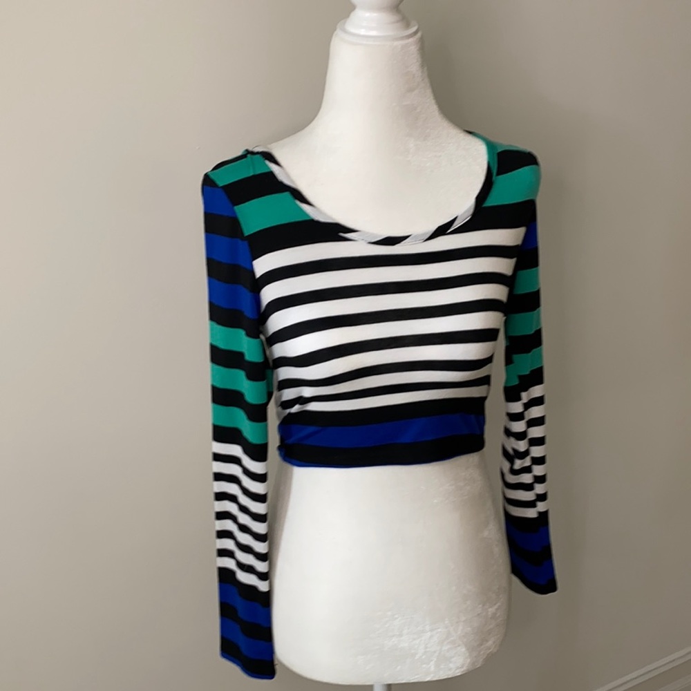 Long sleeve crop top!